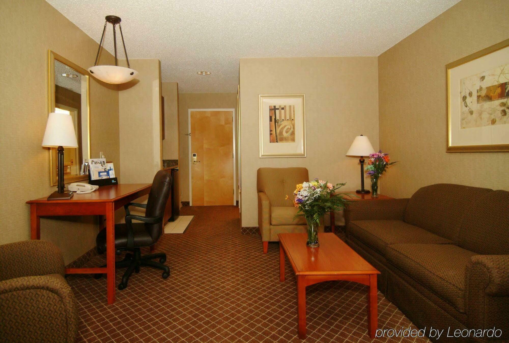 Holiday Inn Express Hotel & Suites Cedar Rapids I-380 At 33Rd Avenue, An Ihg Hotel Εξωτερικό φωτογραφία